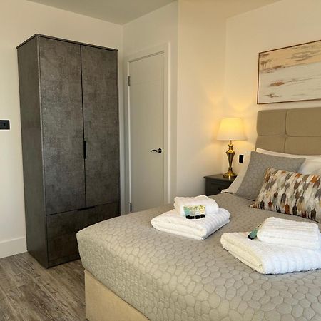 Elegant One Bedroom Apartment สวินดอน ภายนอก รูปภาพ