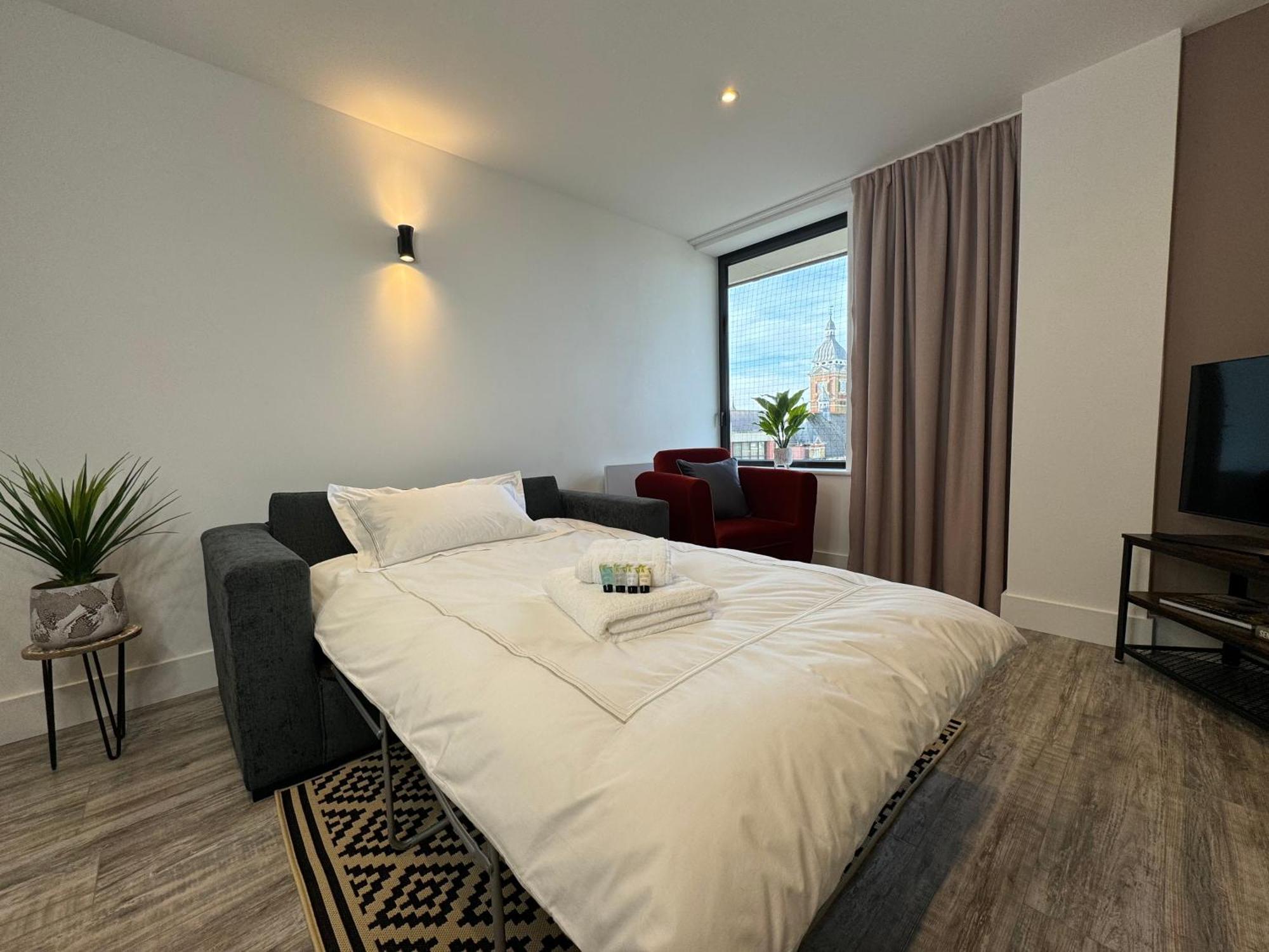 Elegant One Bedroom Apartment สวินดอน ภายนอก รูปภาพ