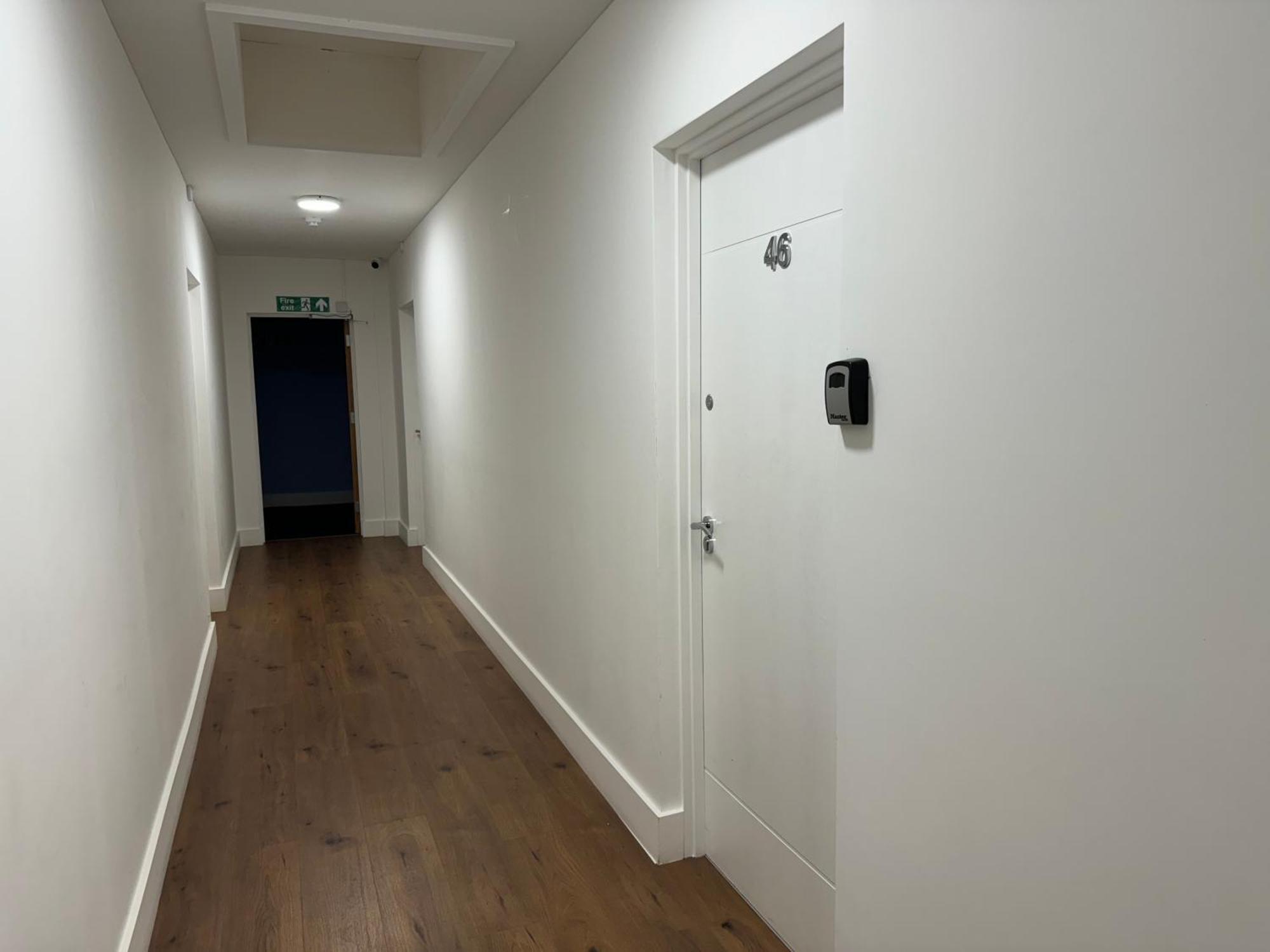 Elegant One Bedroom Apartment สวินดอน ภายนอก รูปภาพ