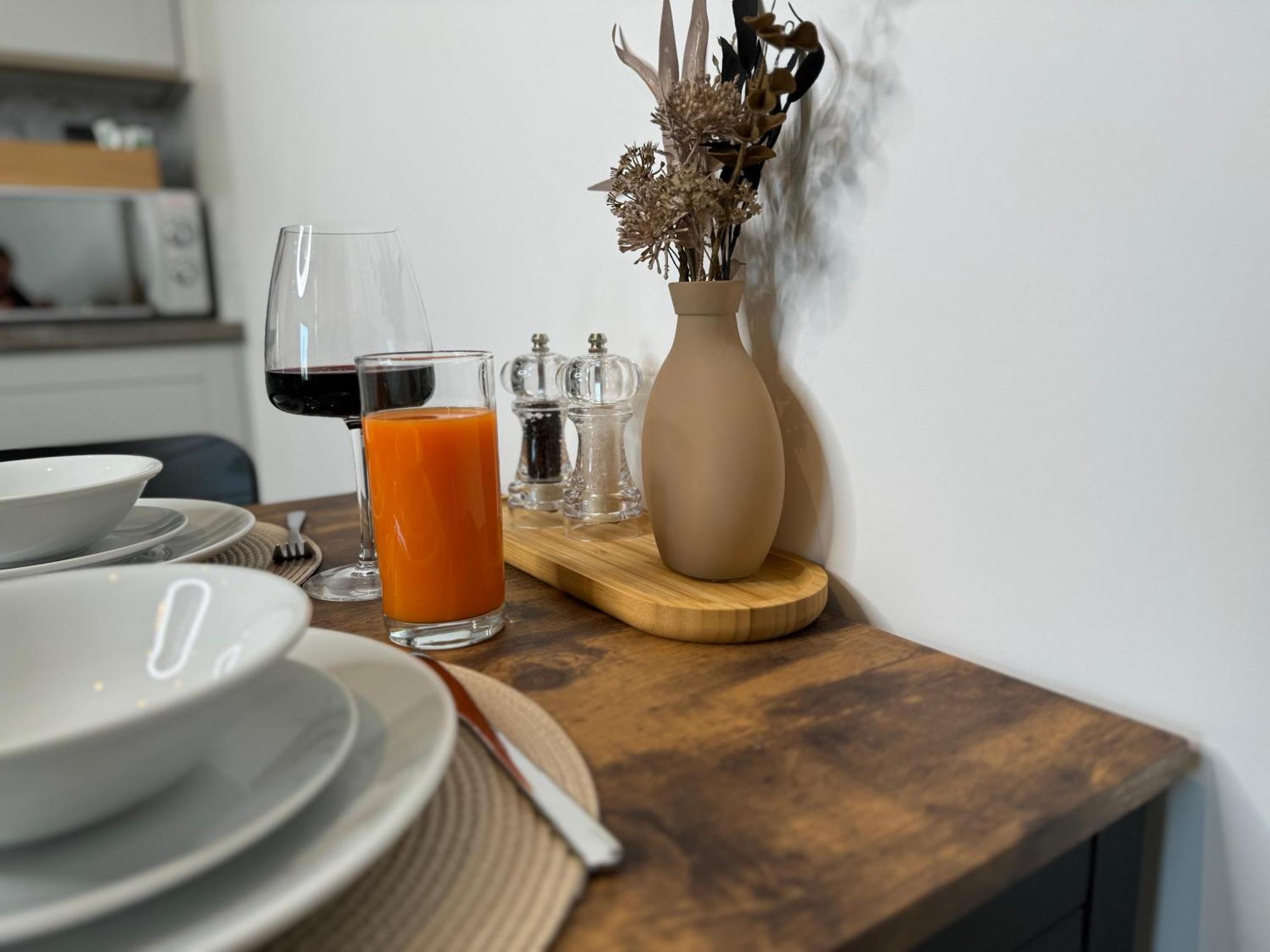 Elegant One Bedroom Apartment สวินดอน ภายนอก รูปภาพ
